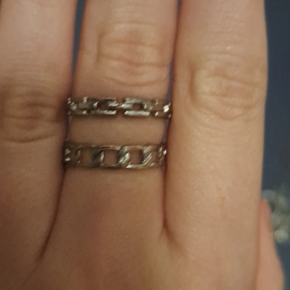 Chain link rings - Picture 1 of 1